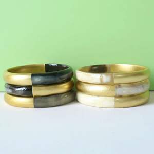 Brazalete de cuerno de buey ecológico hecho a mano Característica animal elegante Regalo perfecto para cualquier ocasión - Product Image 5