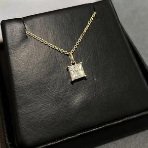Nuevo Collar con Colgante de Diamante Cultivado en Laboratorio con Corte Princesa VVS y Oro Sólido de 14k para Mujer a Bajo Precio - Product Image 1