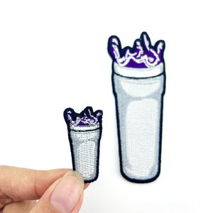 Venta al por mayor 2025 parches bordados logotipo personalizado tela de sarga ecológica en formas de corazón y flor - Product Image 4