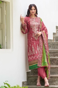 Collection de costumes Sal-war en pur coton avec broderie lourde de style imprimé pakistanais en vente en ligne - Product Image 3