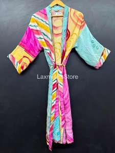 Robe kimono en soie crêpe de luxe pour femmes |   Imprimé floral fait main, col en V, taille élastique, manches courtes |   Printemps-Été Front - Product Image 5