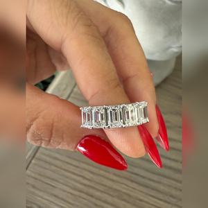 Anillo de Compromiso de Diamante Cultivado en Laboratorio con Corte Esmeralda de Lujo de 3.50 Quilates VVS2, Joyería de Aniversario, Proveedor Mayorista - Product Image 6