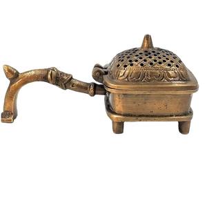 Brûleur d'encens élégant de style vintage en métal doré à long manche, parfait pour la décoration de la maison, la méditation et l'usage spirituel, en provenance d'Inde - Product Image 1