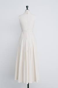 Commande à bon prix en vrac Robes de luxe pour femmes Mode durable ROBE MIDI PLISSÉE EMILIA Étiquettes personnalisées en jacquard de coton à fleurs - Product Image 4