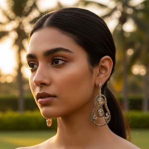 Boucles d'oreilles en forme de larme en diamant exquis pour femmes par une marque de luxe - Product Image 3