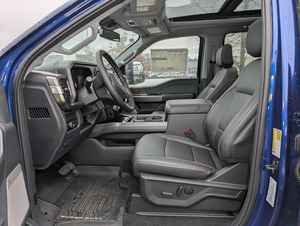 Ford Super Duty F-350 SRW LA-RIAT 2026, Camioneta de Cabina Doble 4x4, Ruedas de 18 Pulgadas, Cuero y Techo Solar Panorámico Disponible - Product Image 5