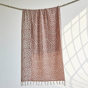 ผ้าขนหนูเทอร์รี่ลายวงกลมจากลอนดอน สีเทอร์ราคอตต้า ขนาด 36x66 นิ้ว - Product Image 1