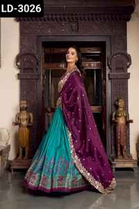 Tissu de soie Tussar imprimé avec feuille de travail Lehenga Choli et paillettes et chemisier de travail de broderie de fil - Product Image 2