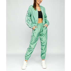 Chándal de poliéster personalizado para mujer, sudadera holgada para deportes de invierno, sudadera con cremallera y pantalón con cordón, conjunto de dos piezas - Product Image 1