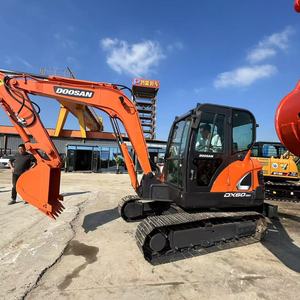 Mini-excavatrice sur chenilles hydraulique Doosan d'occasion de 6 tonnes avec moteur diesel Cummins, boîte de vitesses, pompe, modèle 2023, Corée, prix bas - Product Image 2