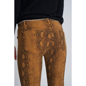 Pantalones Cargo de PU Súper Ajustados Reversibles con Cinco Bolsillos, Cintura Alta, Frente Plano, Estampado de Serpiente, Transpirables, para Uso Diario, Color Mostaza Otoñal - Product Image 5