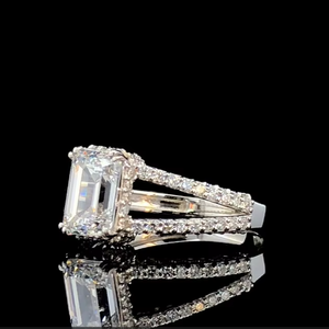 Anillo de Compromiso de Diamante Cultivado en Laboratorio con Certificación IGI de 2.50 CT, Corte Esmeralda, Oro Sólido de 14K, Anillo para Hombre - Product Image 1