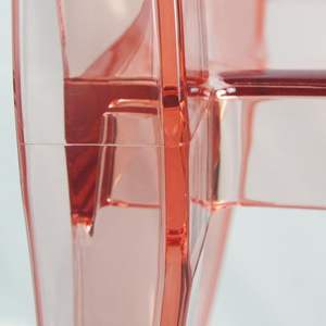 Ensemble de 4 chaises Ghost en plastique transparent - Chaises d'appoint modernes roses pour salles à manger et événements - Product Image 4