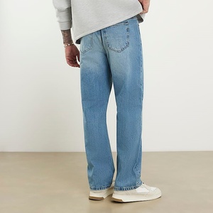 Jeans de Hombre Azul Claro Ecológicos de Secado Rápido 100% Algodón, Estilo Recto Desgastado, Denim Vintage Lavado con Bajo Deshilachado OEM/ODM - Product Image 2