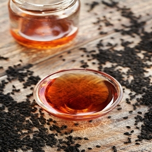 น้ำมันเมล็ดยี่หร่าสีดำเกรดชั้นนำของอินเดียสารสกัดจากพืชแบบพรีเมี่ยม - Product Image 3