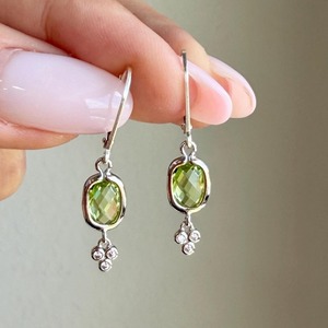 Pendientes Rectangulares de Peridoto Verde Lima, Corte Baguette, Estilo Veraniego para Vacaciones, Plata de Ley 925, Piedra de Nacimiento de Agosto, Zest - Product Image 1