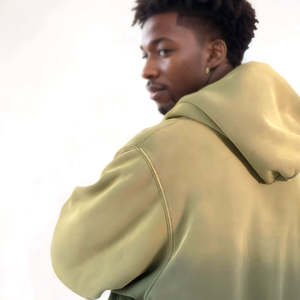 Sudaderas con capucha y sudaderas personalizadas 100% algodón para hombre 300 gramos Logotipo de temporada de invierno colocado frente a su propio diseño - Product Image 5