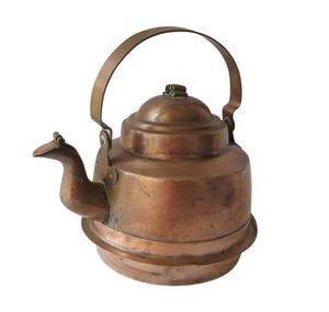 Afficher digne bouilloire en cuivre avec des courbes lisses et finition antique conçu pour les collectionneurs décorateurs ou amateurs de cuisine - Product Image 4