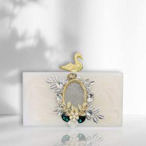 Pochette de soirée de luxe artisanale pour mariée, sac à bandoulière pour femme, décoration en perles de résine, accessoire de mode pour les mariages - Product Image 3