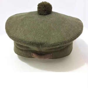 Bonnets écossais authentiques offrant une structure lisse et une apparence formelle pour les cornemuseurs et les parades. - Product Image 2