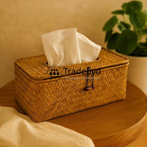 Boîte à mouchoirs carrée en rotin faite à la main de luxe, élégante, écologique, durable, tissée, gravée, accessoire de maison Tradebyd - Product Image 1