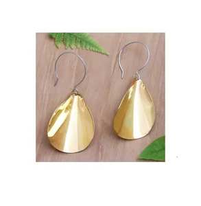 Boucles d'oreilles longues bohèmes en laiton fini or poli, modèle pour femmes, bijoux de soirée, qualité export, directement de l'usine - Product Image 3