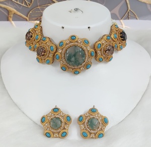 ชุดสร้อยคอหรูสร้างแรงบันดาลใจจาก Sabyasachi สำหรับผู้หญิง monalisa หินแก้วเหมาะสำหรับงานแต่งงานงานปาร์ตี้สวมใส่ในโอกาสเทศกาล - Product Image 5