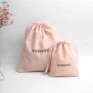 Pochette à bijoux rose en tissu de velours doux imprimé de logo personnalisé petit emballage sac à bijoux en velours avec cordon de serrage - Product Image 4