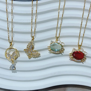 Elegante Collar con Colgante de Mariposa y Gato con Circonita, Chapado en Oro de 18K, Acero Inoxidable 304, Electroplacado al Vacío en Horno, para Mujer - Product Image 1