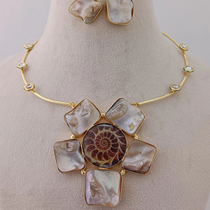 Lujoso conjunto de collar en capas de Esmeralda Noor, adorno único de latón, diseño personalizable para joyería de moda, productos a granel - Product Image 1