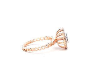 Anillo de diamante de laboratorio de racimo de Halo redondo inspirado en la rueda de oro rosa de 14 quilates para ocasiones de boda - Product Image 4