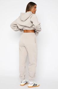 ชุดวอร์มผู้หญิงแบบ 2 ชิ้น ผ้าทึบ ปักลาย สำหรับฤดูหนาว แบบสั่งทำพิเศษ - Product Image 4