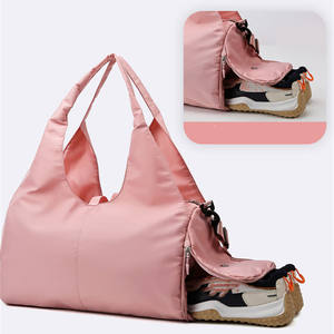 Bolsa de gimnasio de lona de viaje con logotipo personalizado unisex, patrón geométrico, entrenamiento deportivo, Fútbol para hombres y mujeres - Product Image 5