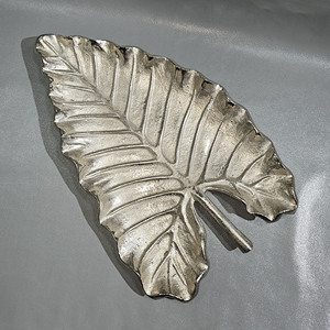 Plater en aluminium en forme de feuille de conception classique pour servir la nourriture dans la cuisine à la maison hôtel restaurant pour les fêtes fabricant indien - Product Image 4