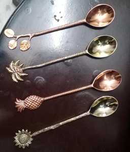 Elegante juego de cubiertos de acero inoxidable chapado en oro con mango de resina acrílica para el hogar y el hotel Juegos de cubiertos de cena de mesa - Product Image 5