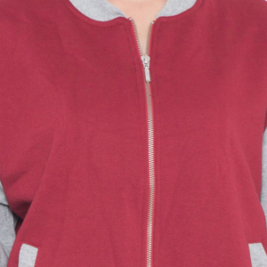 เสื้อแจ็กเก็ตเบสบอลผ้าซาตินแขนเต็มสีตัดกันของผู้หญิงเสื้อแจ็กเก็ตเบสบอลผ้าซาตินปักอักษรสำหรับฤดูหนาวออกแบบได้ตามต้องการ - Product Image 4