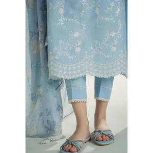 CROSS STITCH-3PC Ensemble chemise brodée en lawn pour femme avec dupatta imprimé en mousseline et pantalon-BIC-4612 - Product Image 4