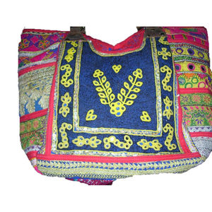Sac ethnique en coton de grande capacité avec art tribal et motifs multicolores, parfait pour les tenues ethniques ou Fusion - Product Image 3