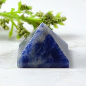 Pyramide de cristal de sodalite 20-25 mm, pierre naturelle de guérison pour la concentration, la communication et l'équilibre émotionnel - Product Image 2