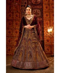 ชุดเลเฮนกาโชลีสำหรับเจ้าสาวไซส์พลัส สีชมพู พร้อมเสื้อเบลาส์กำมะหยี่ปักลายอย่างสวยงาม - Product Image 4