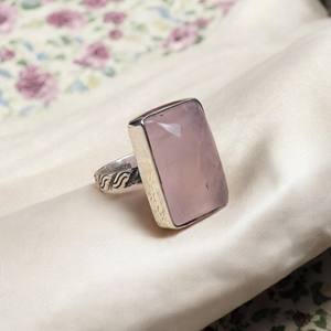 Bague en quartz rose naturel Déclaration Bague en argent sterling 925 Bijoux en pierres précieuses à facettes faits à la main pour elle - Product Image 4