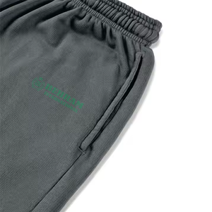Shorts pour hommes en polyester/nylon épais, délavé, effet soleil, coupe jogging, déchiré, broderie, taille haute, fermeture à cordon - Product Image 4