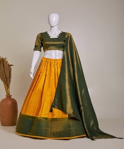 Compra en nuestra tienda mayorista lehenga choli, ofreciendo una amplia gama de diseños a precios imbatibles Gujarati Bandhej Lehenga - Product Image 1
