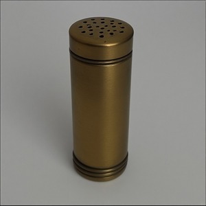 Molino de sal y pimienta de madera Premium con molinillo de bronce artesanal hecho a mano que ofrece acento decorativo para un comedor elegante - Product Image 4