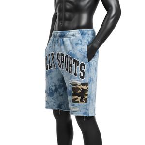 Shorts en molleton de coton délavé pour homme, tissu épais et doux, bleu, panneaux effet usé, impression en relief, logo personnalisé, shorts délavés pour homme - Product Image 3