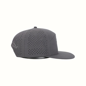 Gorra de Golf Personalizada de 7 Paneles con Logotipo de Silicona Personalizado, Orificios Cortados con Láser, Gorra Snapback de Golf, Fábrica Injae Vina Vietnam VN - Product Image 3