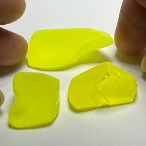 Pierre précieuse YAG jaune néon en vrac - Product Image 1