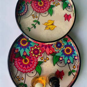 Bandeja de Madera Ecológica Pulida y Tejida a Mano con Asas Recortadas para Servir Frutas o Pan - Product Image 1