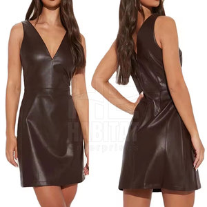 Robe en cuir tendance pour femme, coupe ajustée avec col rond, tenue décontractée moderne - Product Image 4