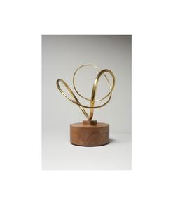 Escultura de metal decorativa de mesa modernista con acabado cromado y curvas limpias que se mezclan en entornos urbanos elegantes - Product Image 1